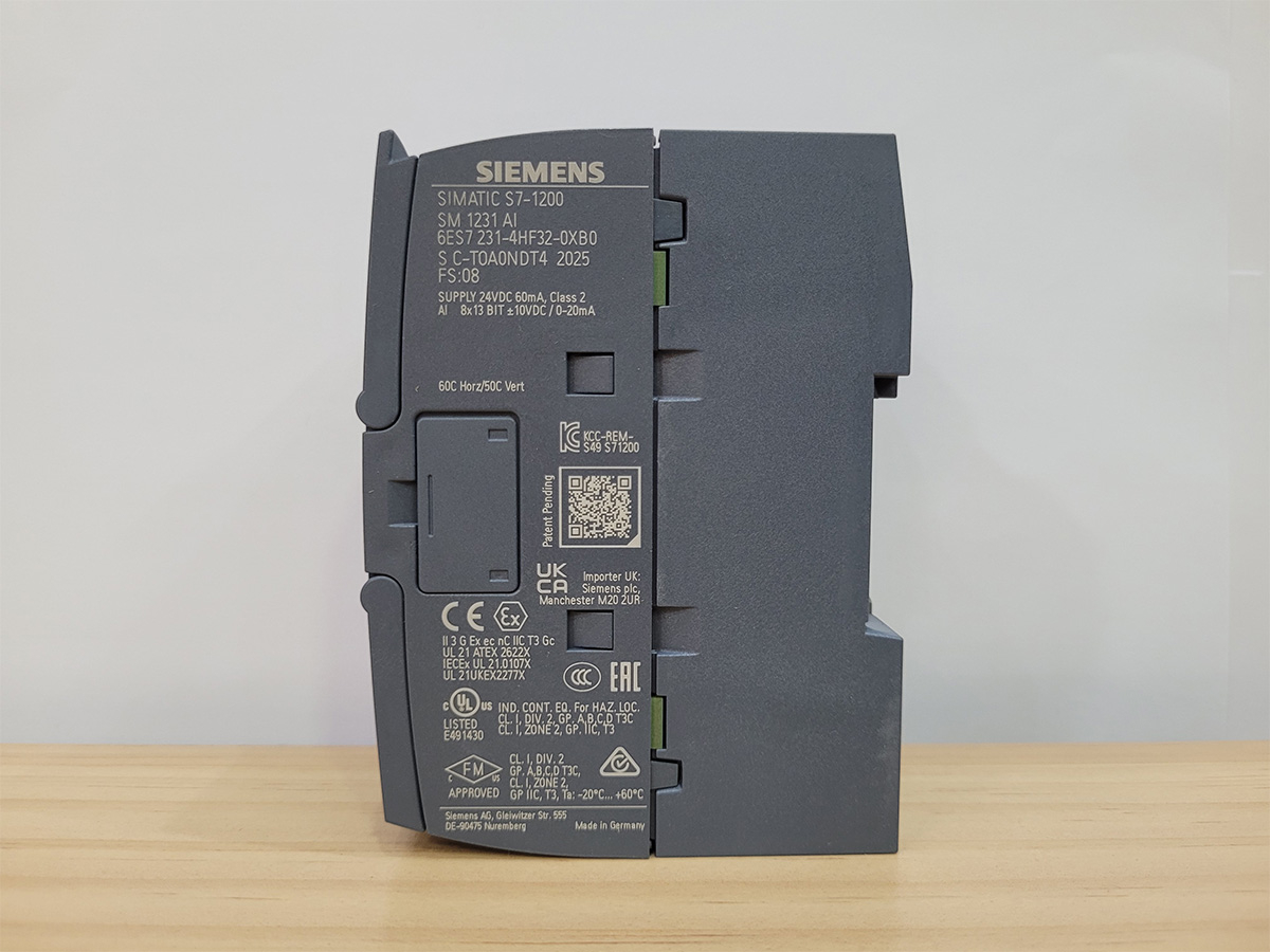 Hình ảnh thực tế mặt bên 6ES7231-4HF32-0XB0 Hình ảnh thực tế mặt bên 6ES7231-4HF32-0XB0
