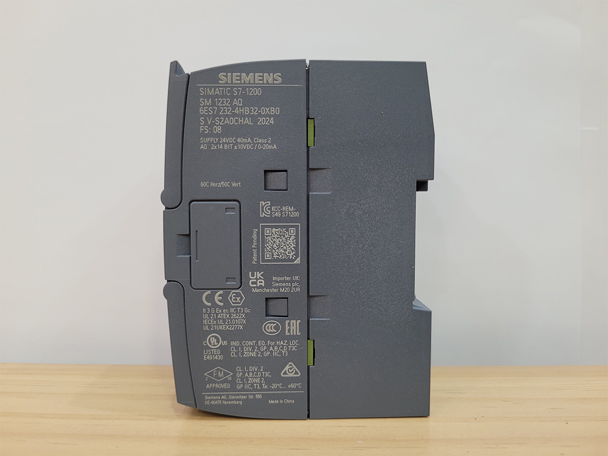 Hình ảnh thực tế mặt bên 6ES7232-4HB32-0XB0 Hình ảnh thực tế mặt bên 6ES7232-4HB32-0XB0
