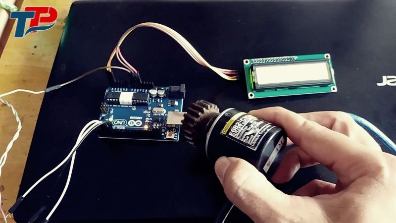 Hãy so sánh kết quả đo được với giá trị thực tế hoặc với một thiết bị đo tốc độ khác để kiểm tra độ chính xác