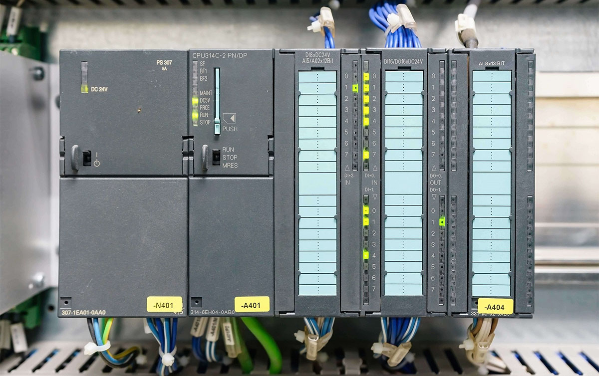 Ưu điểm vượt trội của PLC trong công nghiệp