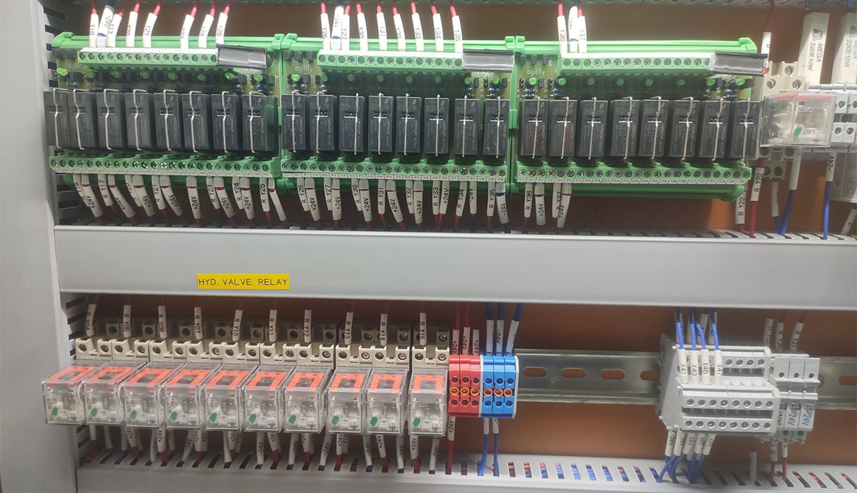 Terminal block giúp sắp xếp tủ điện gọn gàng