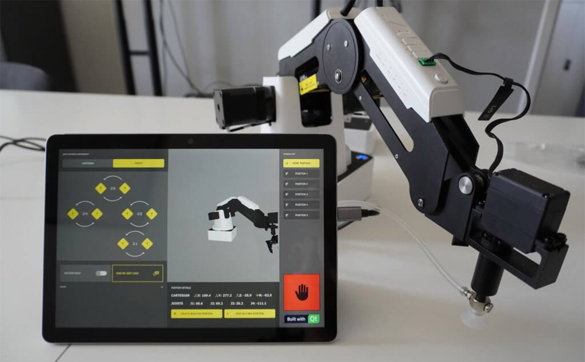 Màn hình HMI điều khiển hệ thống cánh tay robot