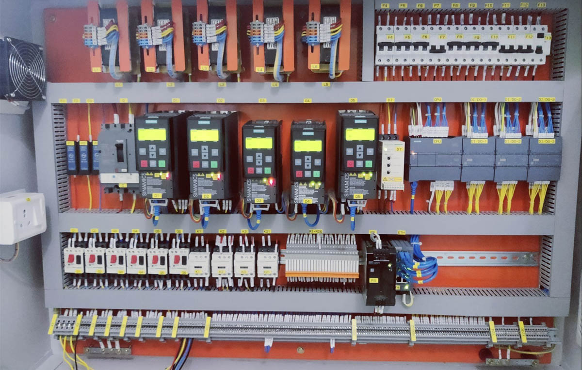 PLC 24V DC giúp tối ưu không gian tủ điện