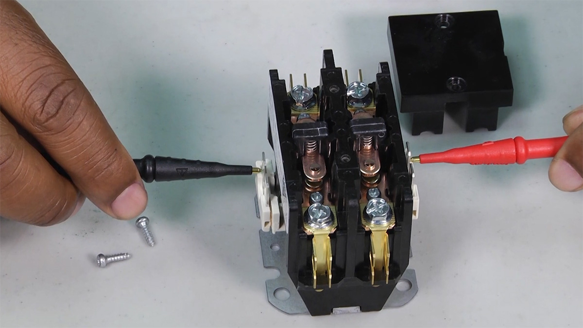 Kiểm tra điện áp cuộn hút contactor