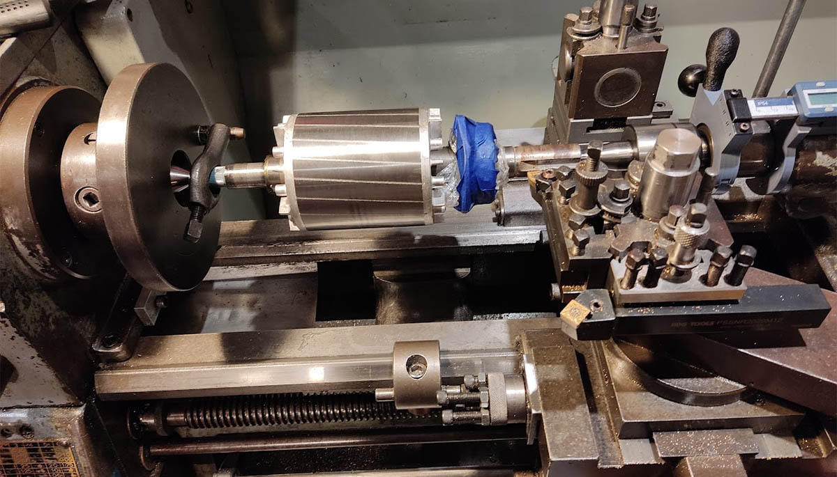 Ứng dụng biến tần 1 pha sang 3 pha cho máy tiện