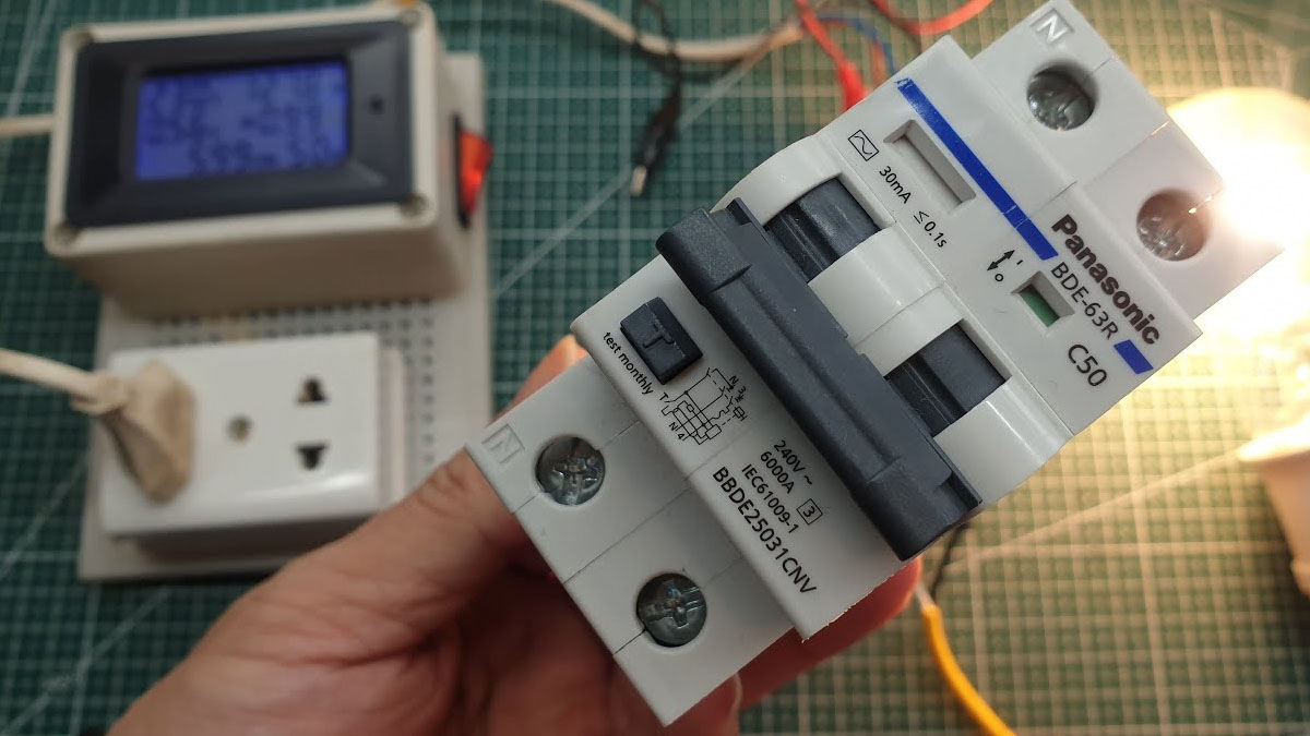 lap-dat-cb-chong-giat-panasonic-chuan-va-an-toan Lắp đặt CB chống giật Panasonic chuẩn và an toàn