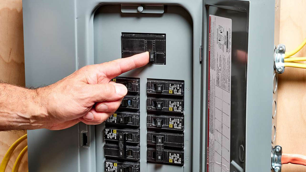 lap-dat-aptomat-tong-tren-bang-dien-chinh Lắp đặt aptomat tổng trên bảng điện chính