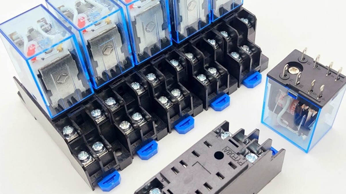 ro-le-trung-gian-8-chan-voi-de-cam Rơ le trung gian 8 chân với đế cắm